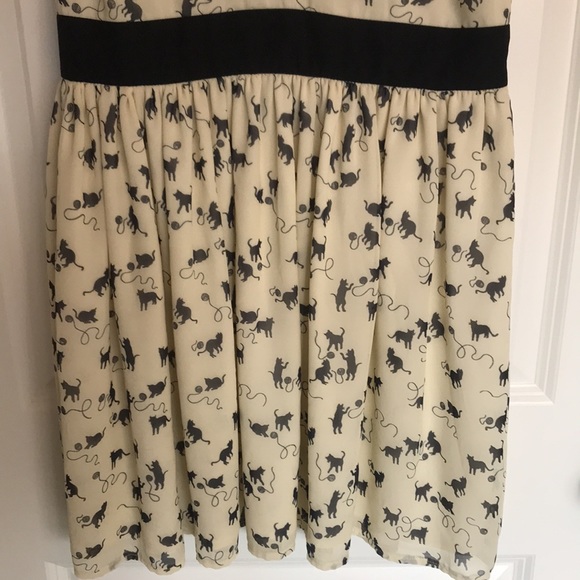 Just listed❤️. Super fun cream and black collared cat 🐈 and yarn 🧶 dress. - Picture 3 of 10